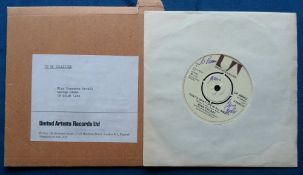 Autograph, Bing Crosby, a signed 45rpm record United Artists 'That's What Life is All About'