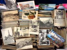 Postcards, a collection of approx. 2000 cards to comprise mainly foreign and UK topo, a broad
