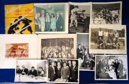 Boxing autographs etc, selection of items inc. a b/w photo in Jack Dempsey Restaurant special
