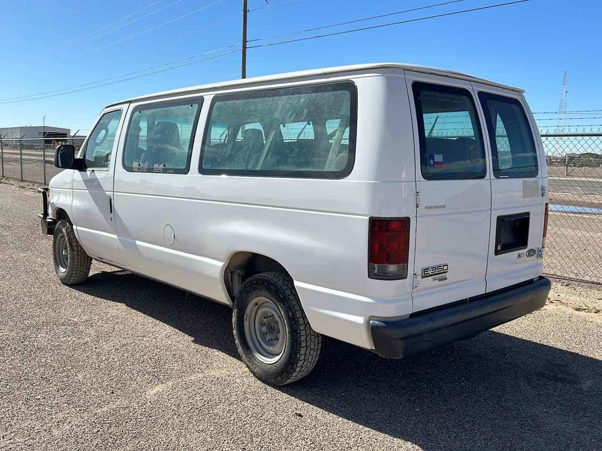 2012 FORD E-350 EXPRESS VAN - Image 19 of 40