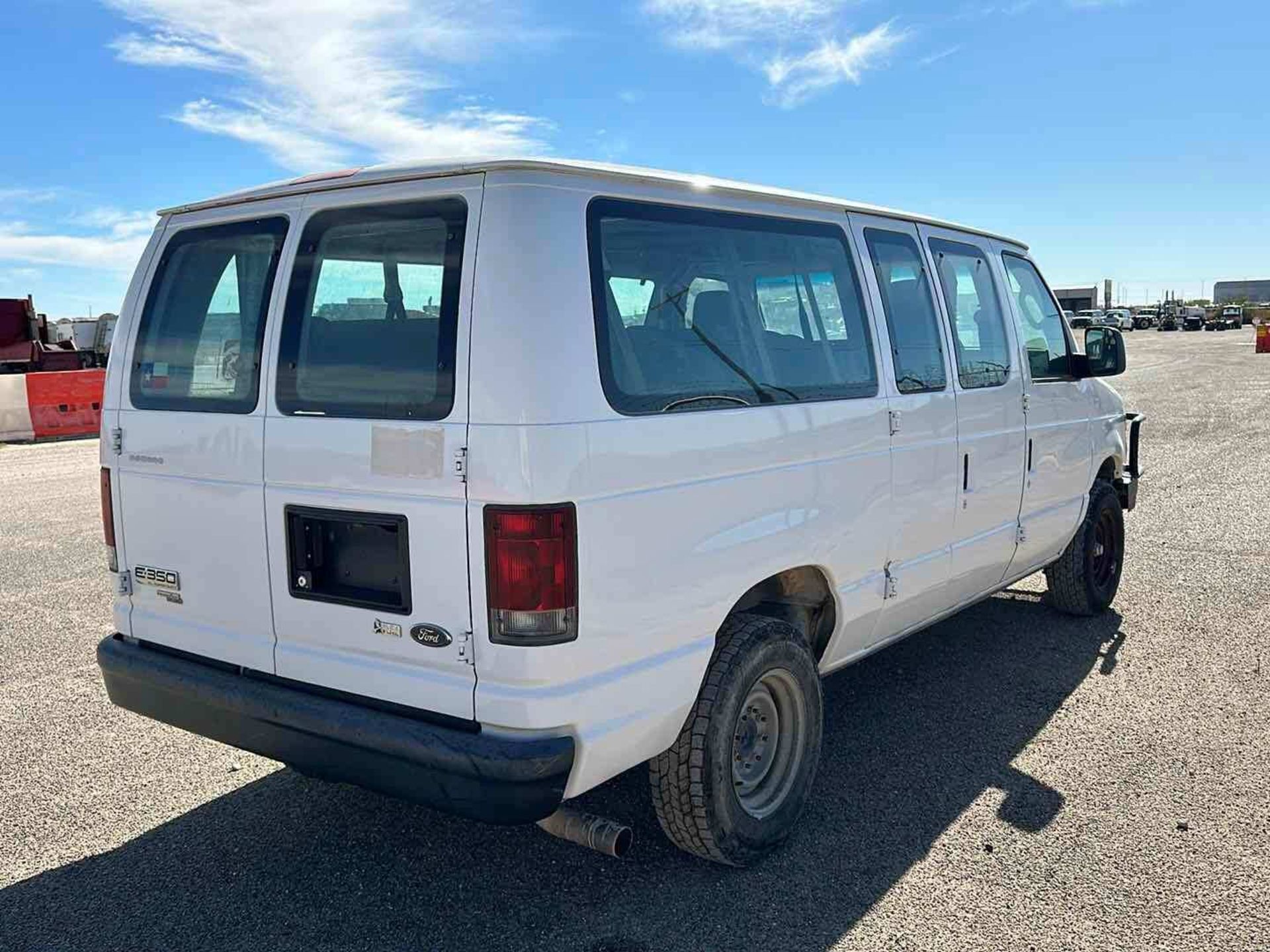 2012 FORD E-350 EXPRESS VAN - Image 17 of 40