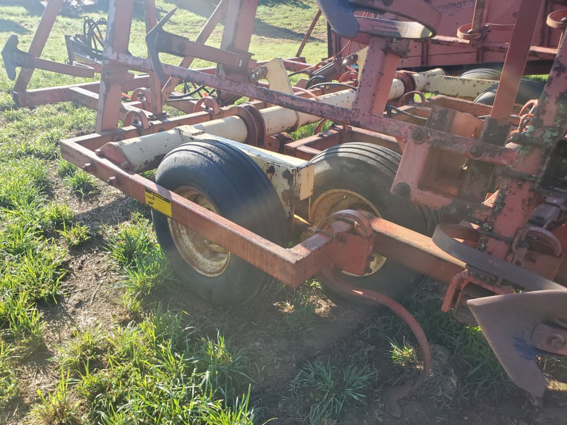 Krause 4100 Field Cultivator - 28ft, Hydraulic Fold, Hydraulic Transport, S-Tine, Clod Buster -- - Image 11 of 19