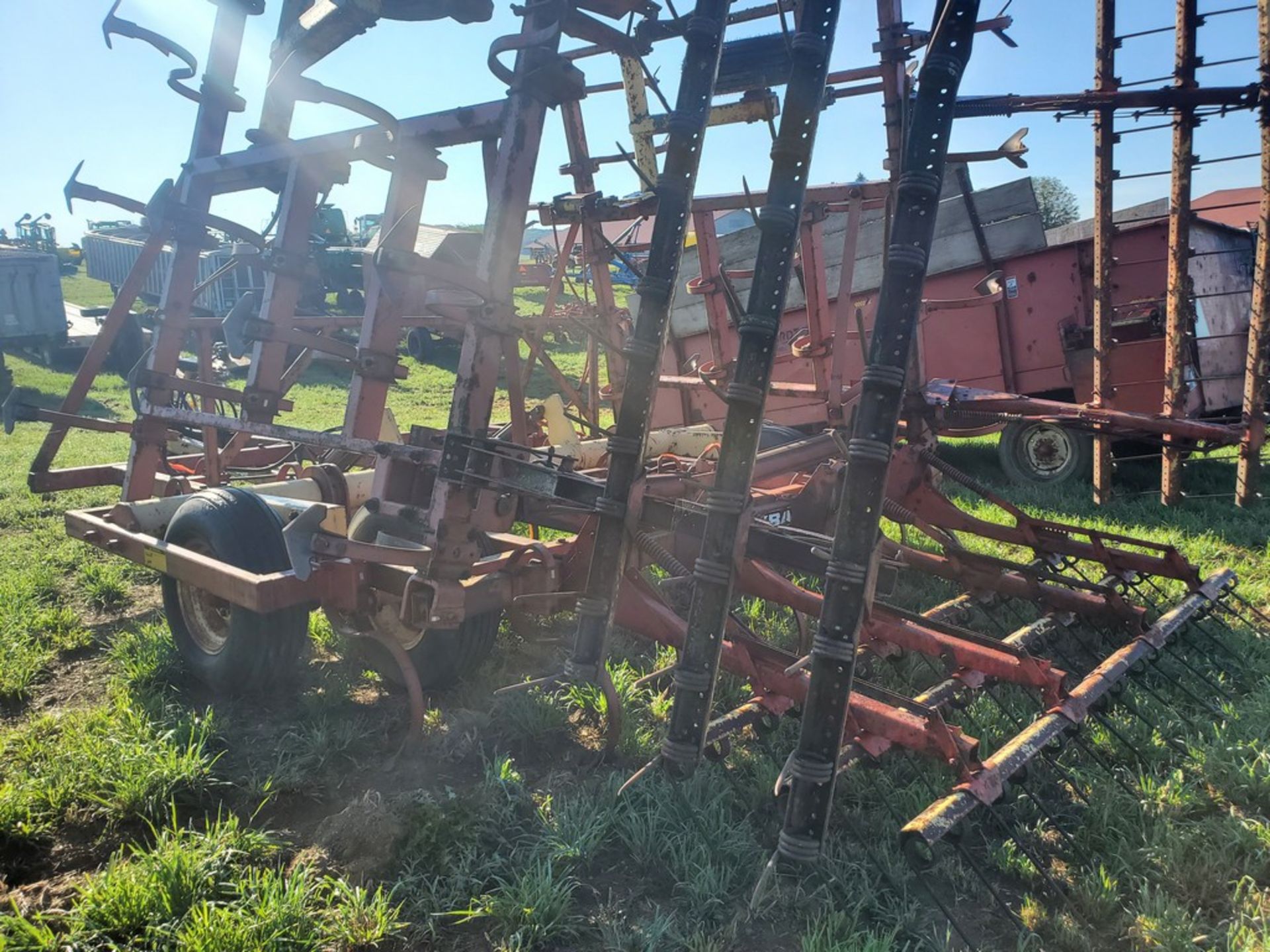 Krause 4100 Field Cultivator - 28ft, Hydraulic Fold, Hydraulic Transport, S-Tine, Clod Buster -- - Image 9 of 19