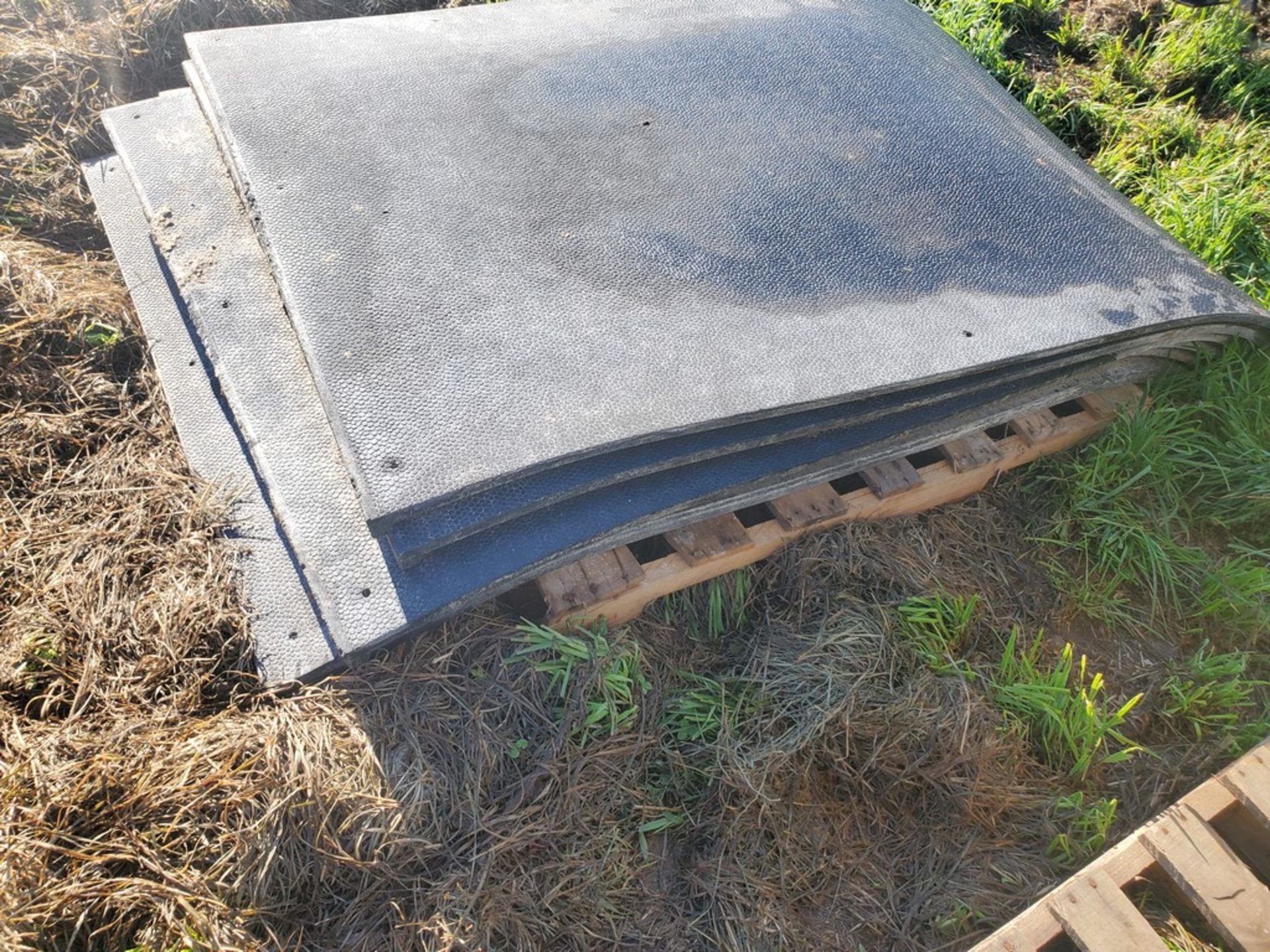 Cow Mats - 4ft x 6ft By the Piece x 5 -- Item Located @ 187 Marteeny Rd. Somerset, PA. 15501, For - Image 4 of 8