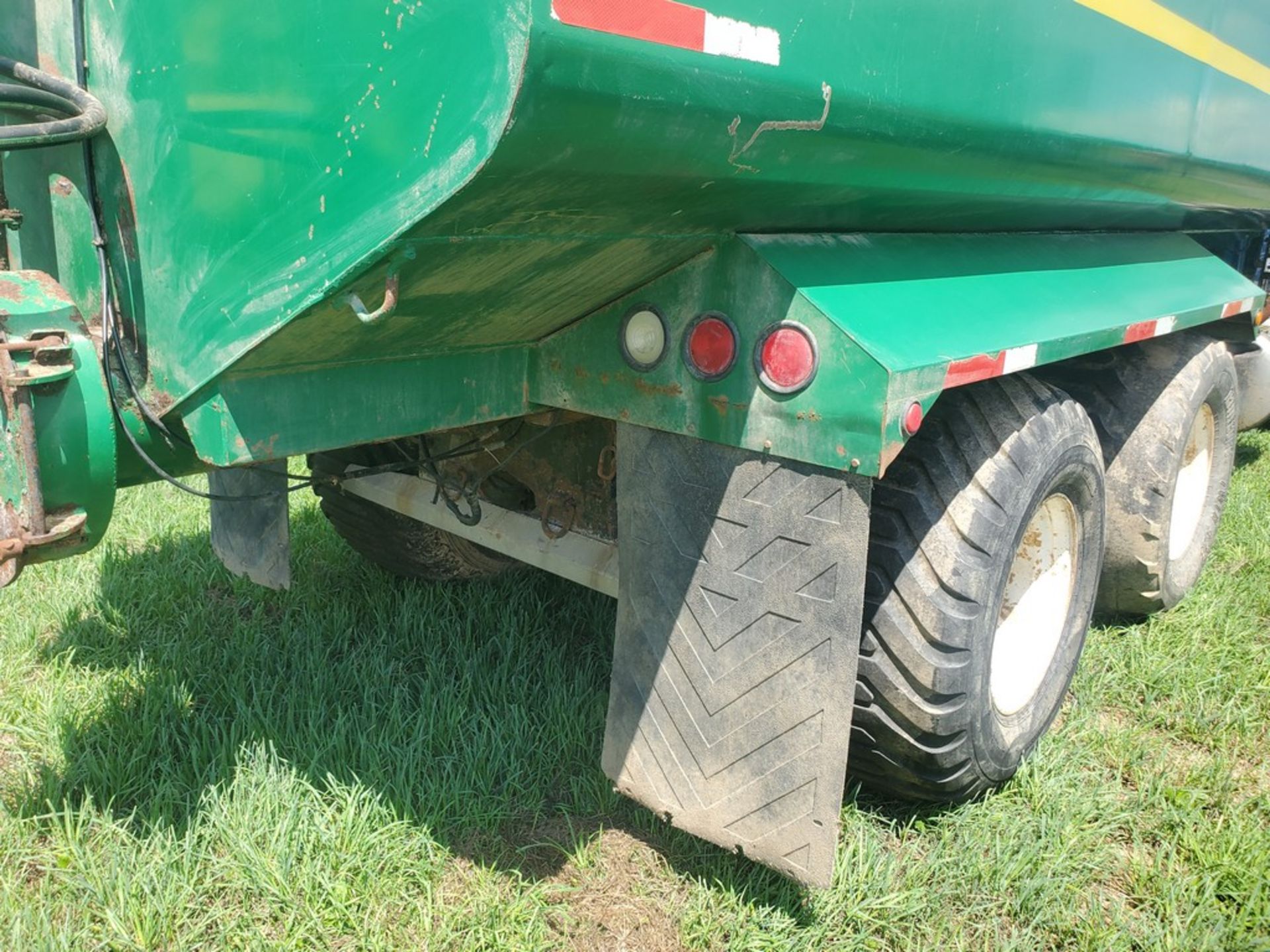 1986 Mack R688ST Manure Truck 'TITLE' - 736,027 Miles on Meter, Tandem Axle, Floaters, Diller 4500 - Image 32 of 53