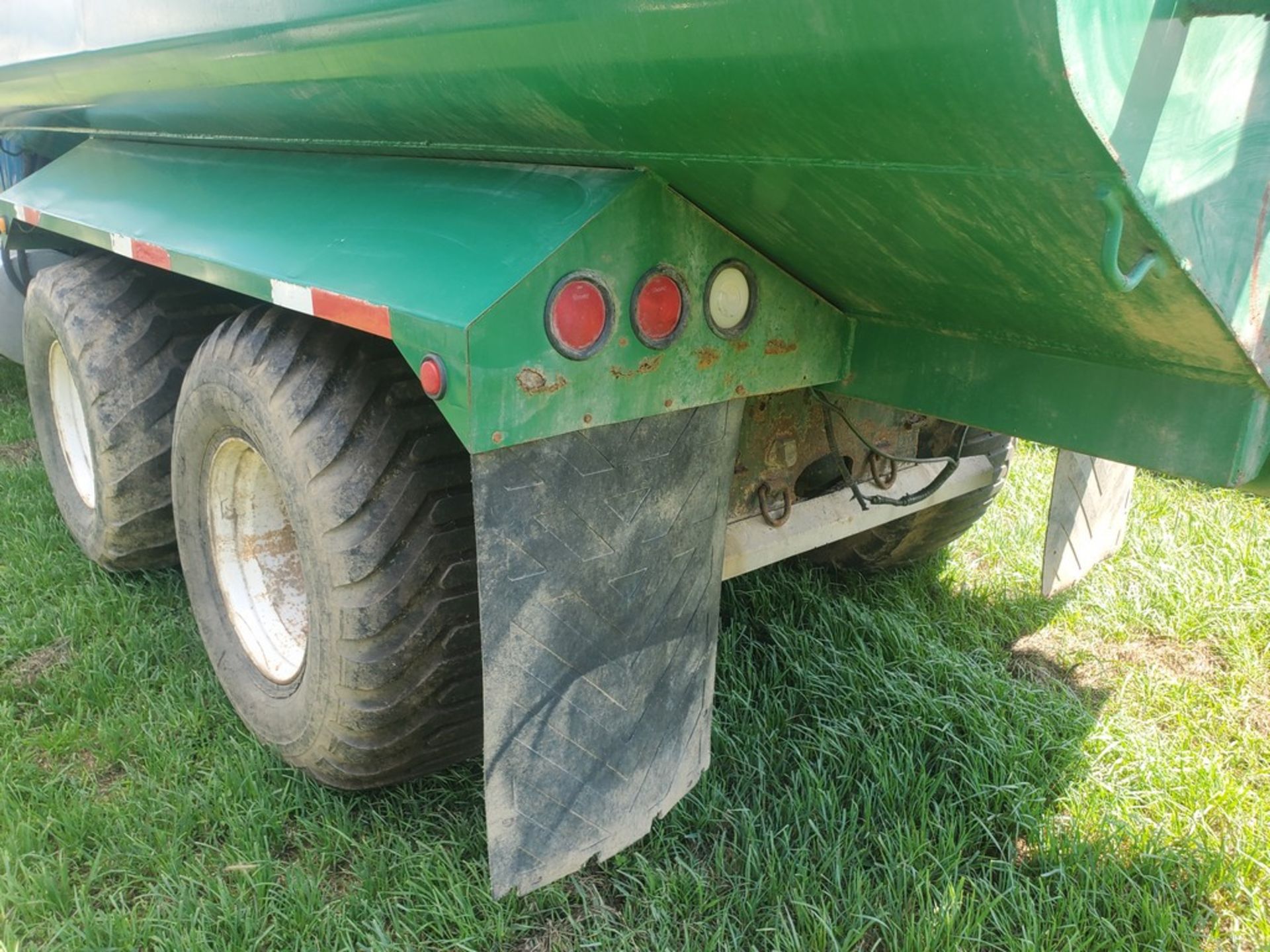 1986 Mack R688ST Manure Truck 'TITLE' - 736,027 Miles on Meter, Tandem Axle, Floaters, Diller 4500 - Image 28 of 53