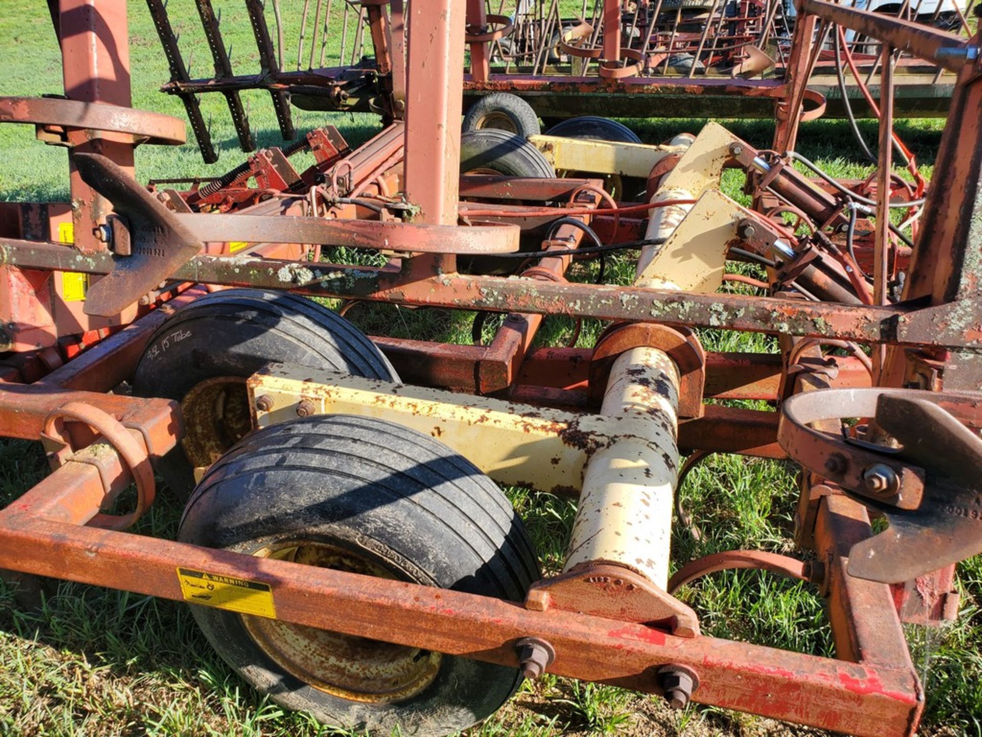 Krause 4100 Field Cultivator - 28ft, Hydraulic Fold, Hydraulic Transport, S-Tine, Clod Buster -- - Image 4 of 19