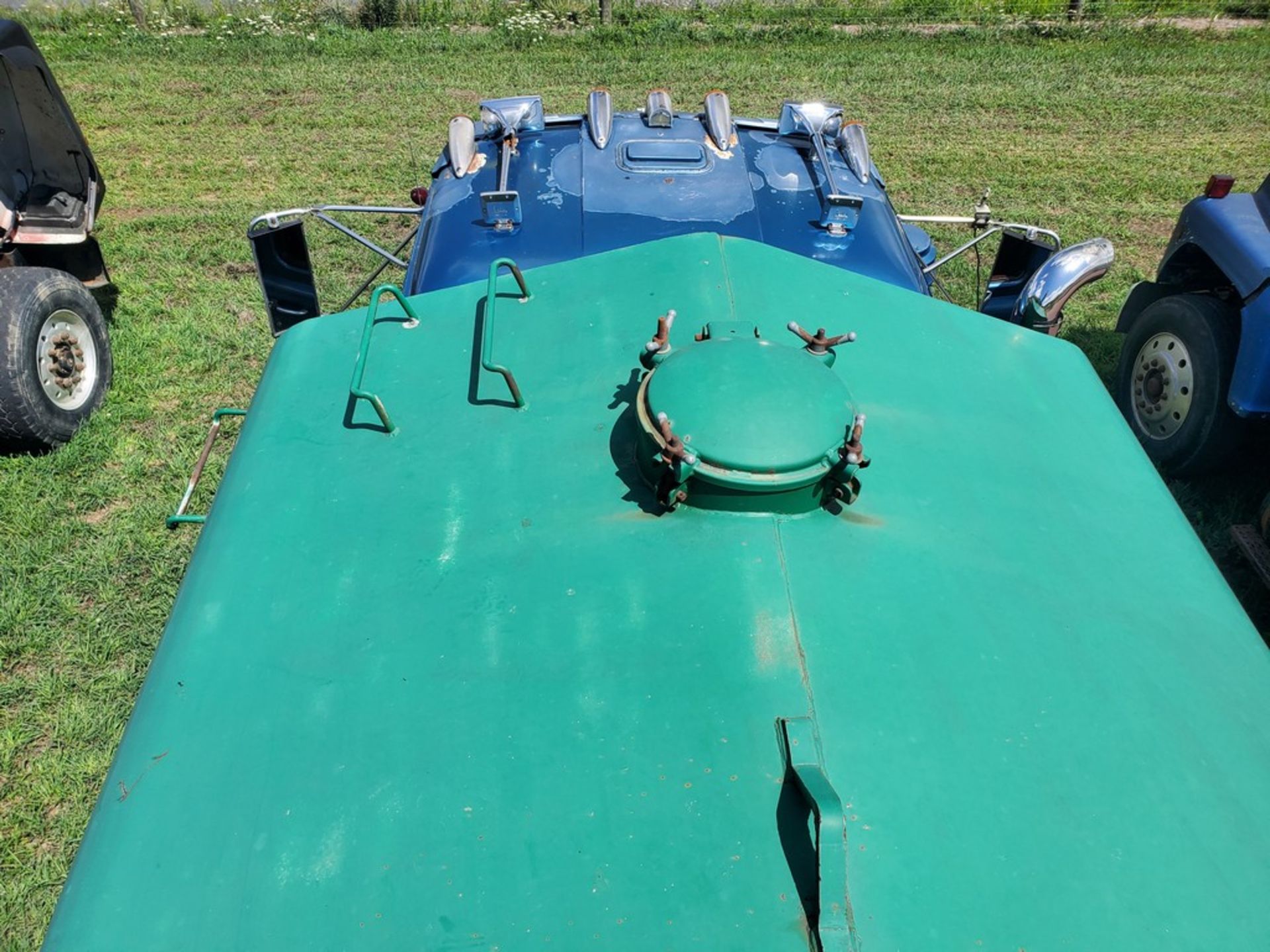 1986 Mack R688ST Manure Truck 'TITLE' - 736,027 Miles on Meter, Tandem Axle, Floaters, Diller 4500 - Image 52 of 53