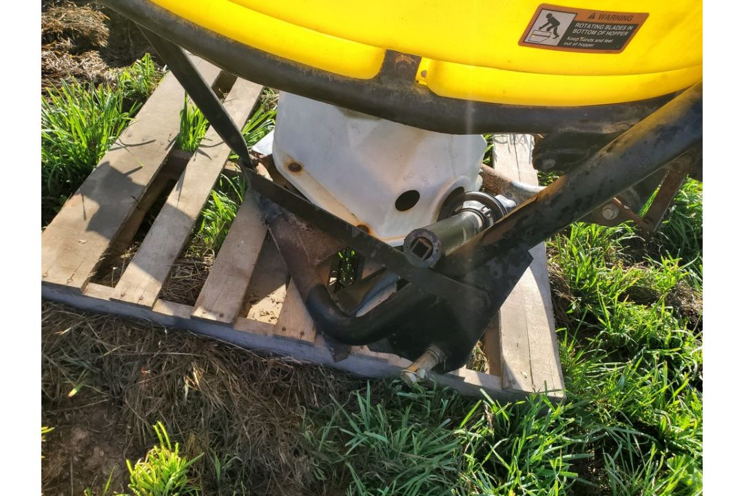 Befco Horn Spreader - 3 point, 540 pto, -- Item Located @ 187 Marteeny Rd. Somerset, PA. 15501, For - Image 5 of 14
