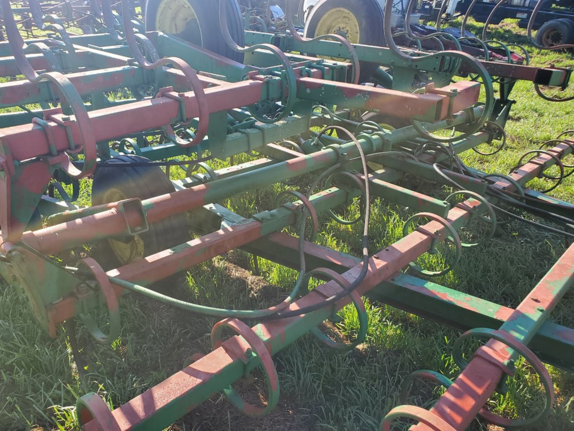 Field Cultivator - 22ft, S-Tine, Hydraulic Transport, Hydraulic Fold, Rolling Basket, -- Item - Image 13 of 17