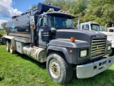 2001 Mack RD688S Tank Truck 'TITLE' - 233,879 Miles on Meter, E7-460, 5200 Gal, Floaters,
