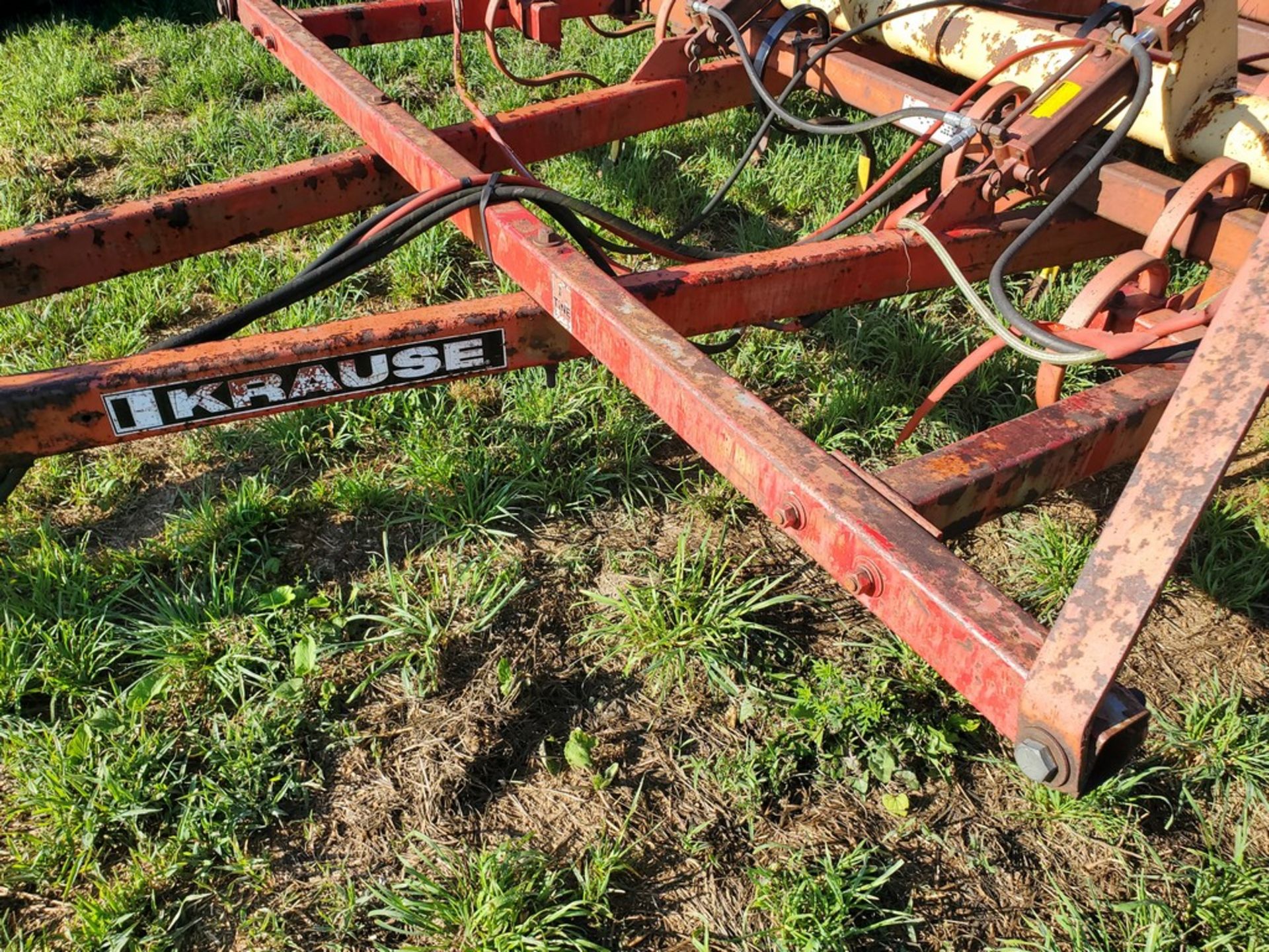 Krause 4100 Field Cultivator - 28ft, Hydraulic Fold, Hydraulic Transport, S-Tine, Clod Buster -- - Image 14 of 19