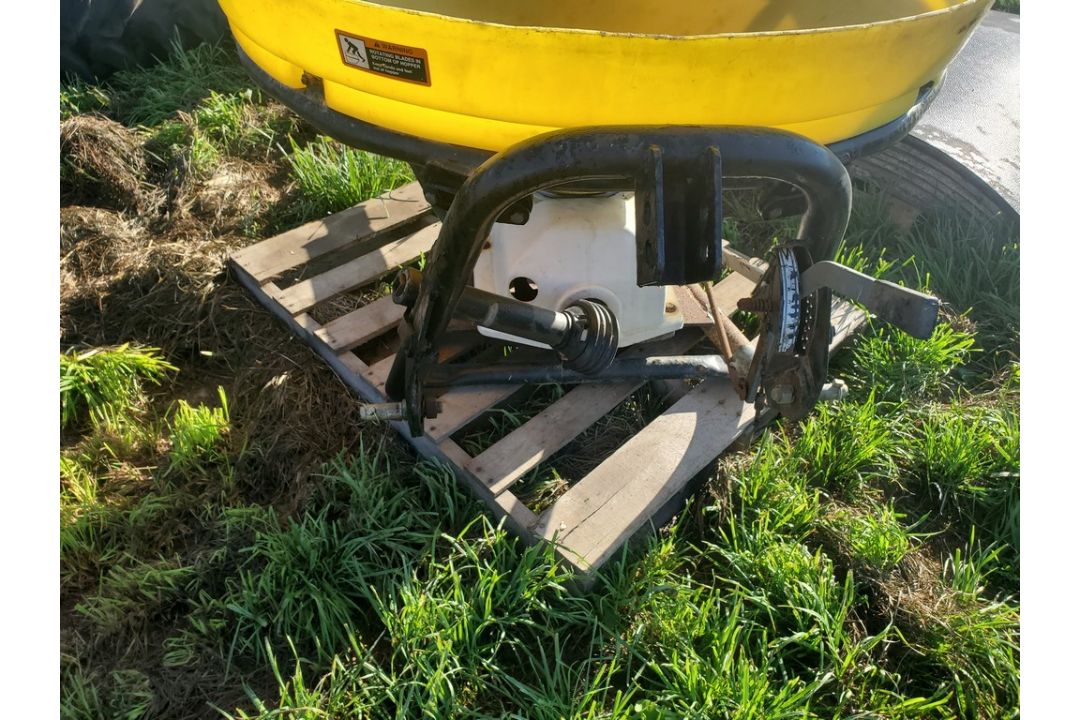 Befco Horn Spreader - 3 point, 540 pto, -- Item Located @ 187 Marteeny Rd. Somerset, PA. 15501, For - Image 4 of 14