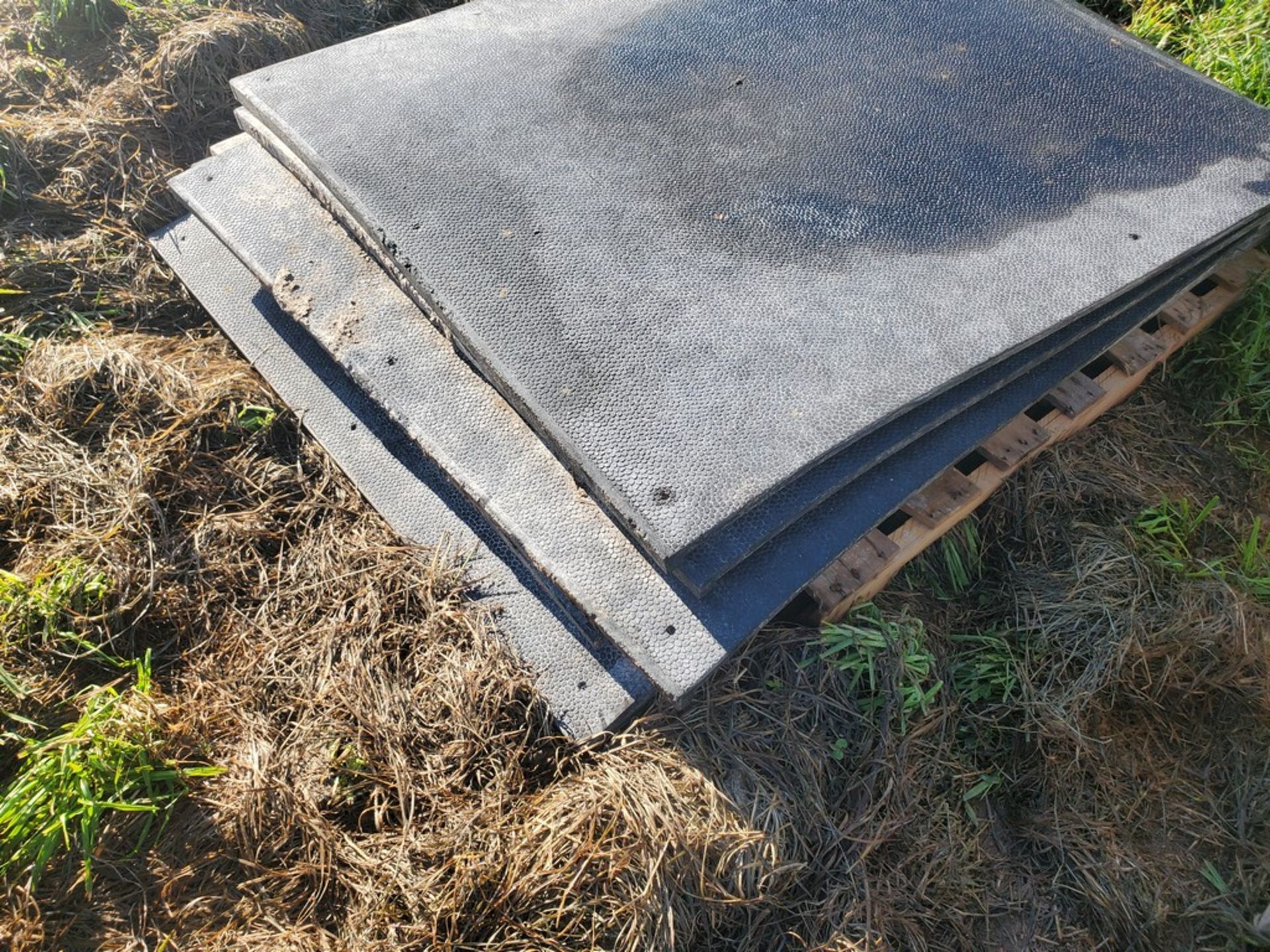 Cow Mats - 4ft x 6ft By the Piece x 5 -- Item Located @ 187 Marteeny Rd. Somerset, PA. 15501, For - Image 3 of 8