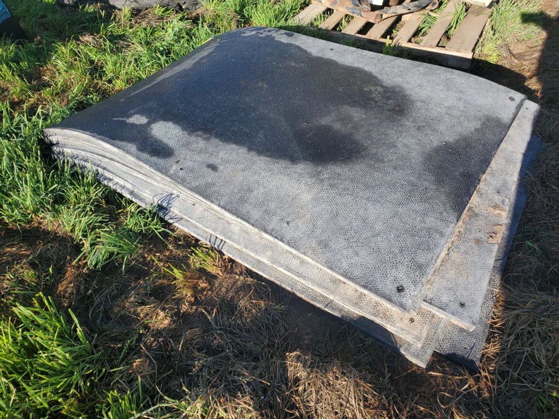 Cow Mats - 4ft x 6ft By the Piece x 5 -- Item Located @ 187 Marteeny Rd. Somerset, PA. 15501, For - Image 5 of 8