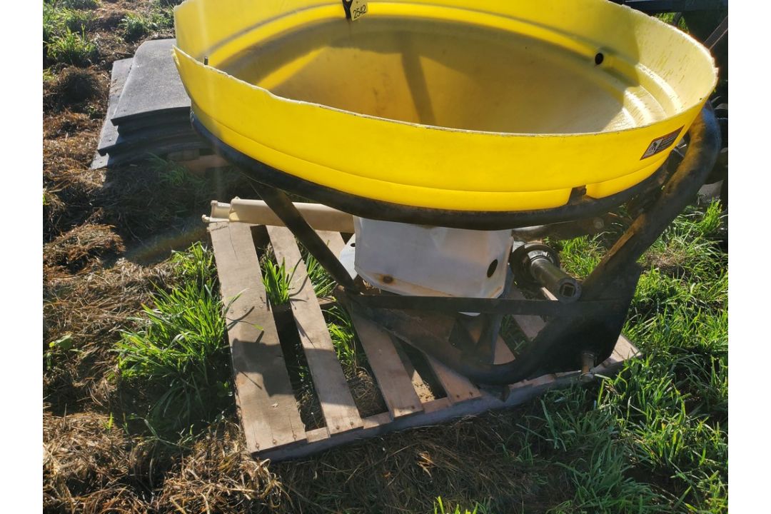 Befco Horn Spreader - 3 point, 540 pto, -- Item Located @ 187 Marteeny Rd. Somerset, PA. 15501, For - Image 6 of 14