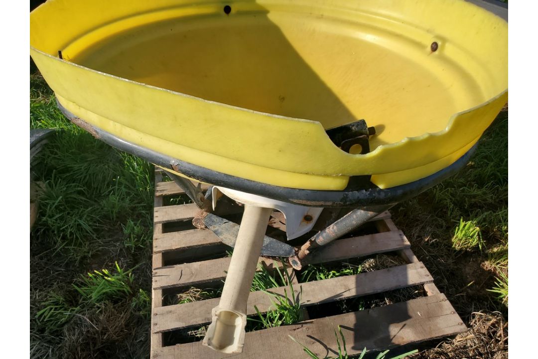 Befco Horn Spreader - 3 point, 540 pto, -- Item Located @ 187 Marteeny Rd. Somerset, PA. 15501, For - Image 11 of 14