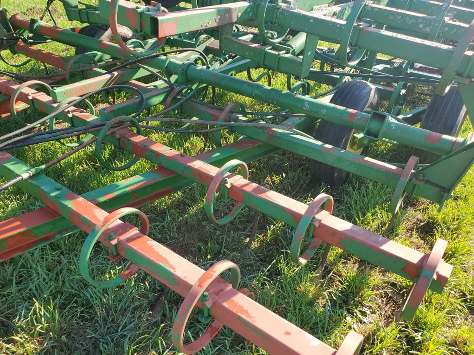 Field Cultivator - 22ft, S-Tine, Hydraulic Transport, Hydraulic Fold, Rolling Basket, -- Item - Image 4 of 17