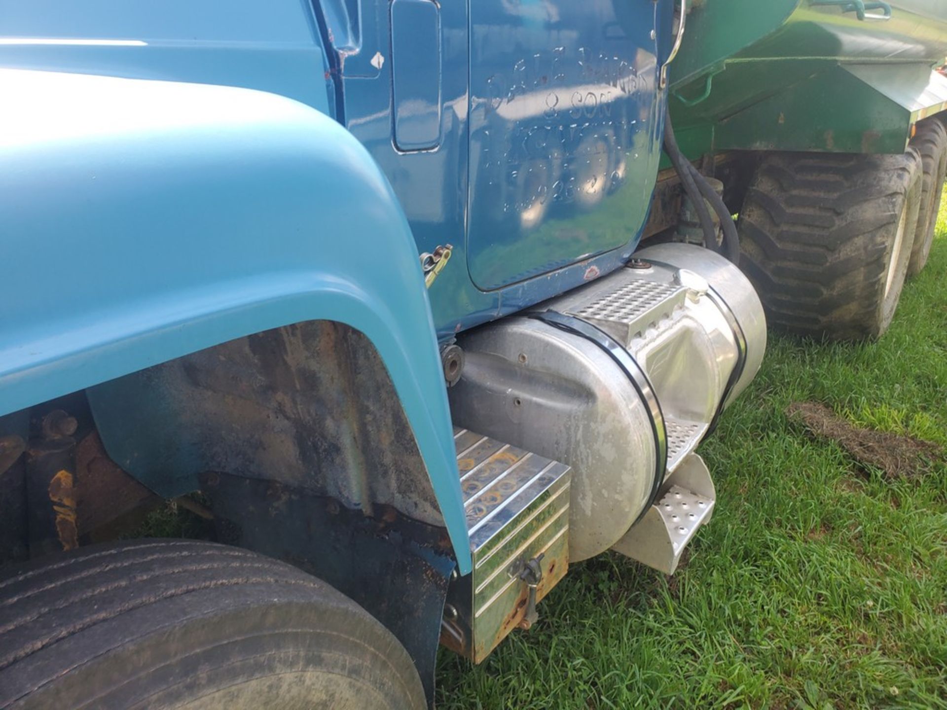 1986 Mack R688ST Manure Truck 'TITLE' - 736,027 Miles on Meter, Tandem Axle, Floaters, Diller 4500 - Image 7 of 53