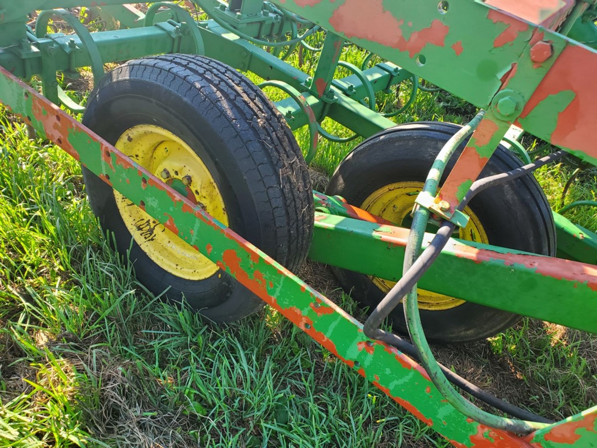 Field Cultivator - 22ft, S-Tine, Hydraulic Transport, Hydraulic Fold, Rolling Basket, -- Item - Image 15 of 17