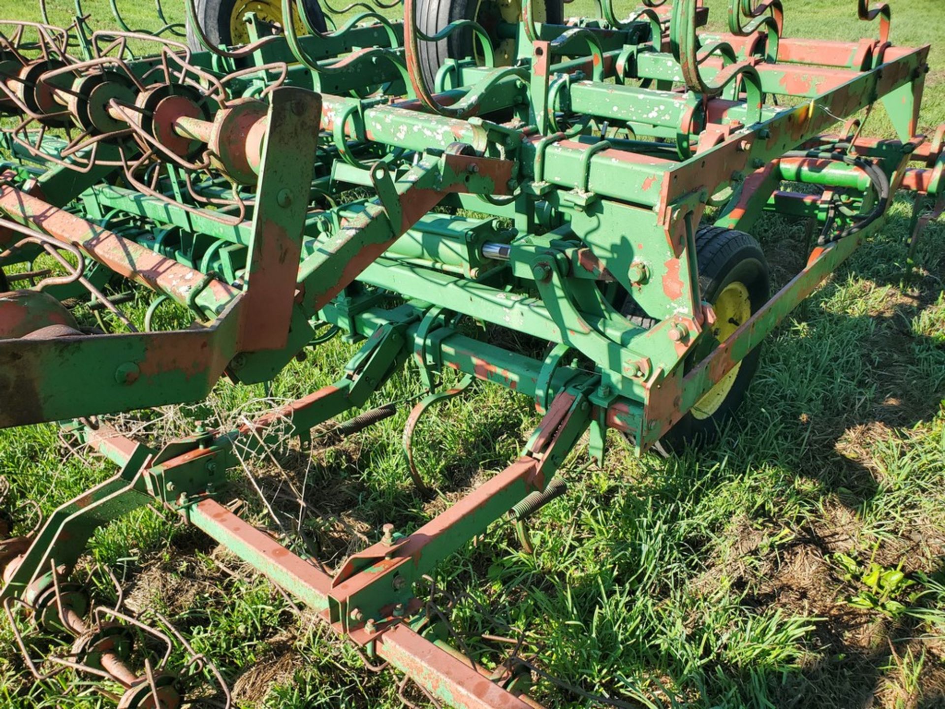 Field Cultivator - 22ft, S-Tine, Hydraulic Transport, Hydraulic Fold, Rolling Basket, -- Item - Image 9 of 17