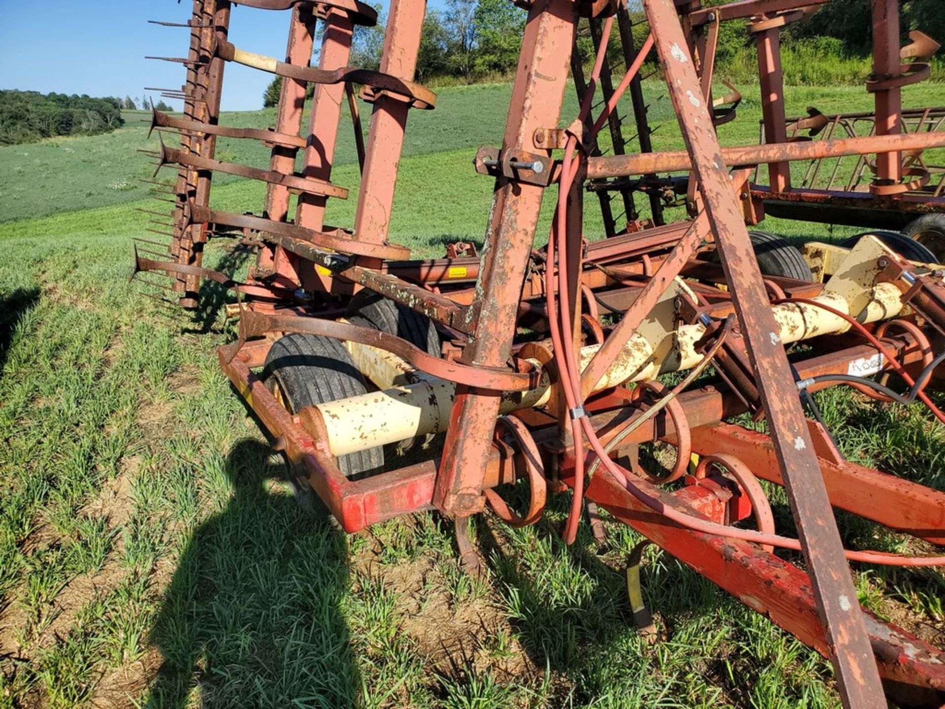 Krause 4100 Field Cultivator - 28ft, Hydraulic Fold, Hydraulic Transport, S-Tine, Clod Buster -- - Image 18 of 19