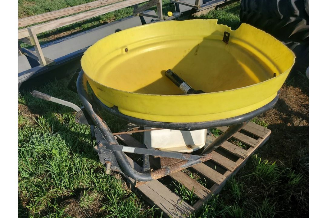 Befco Horn Spreader - 3 point, 540 pto, -- Item Located @ 187 Marteeny Rd. Somerset, PA. 15501, For - Image 1 of 14