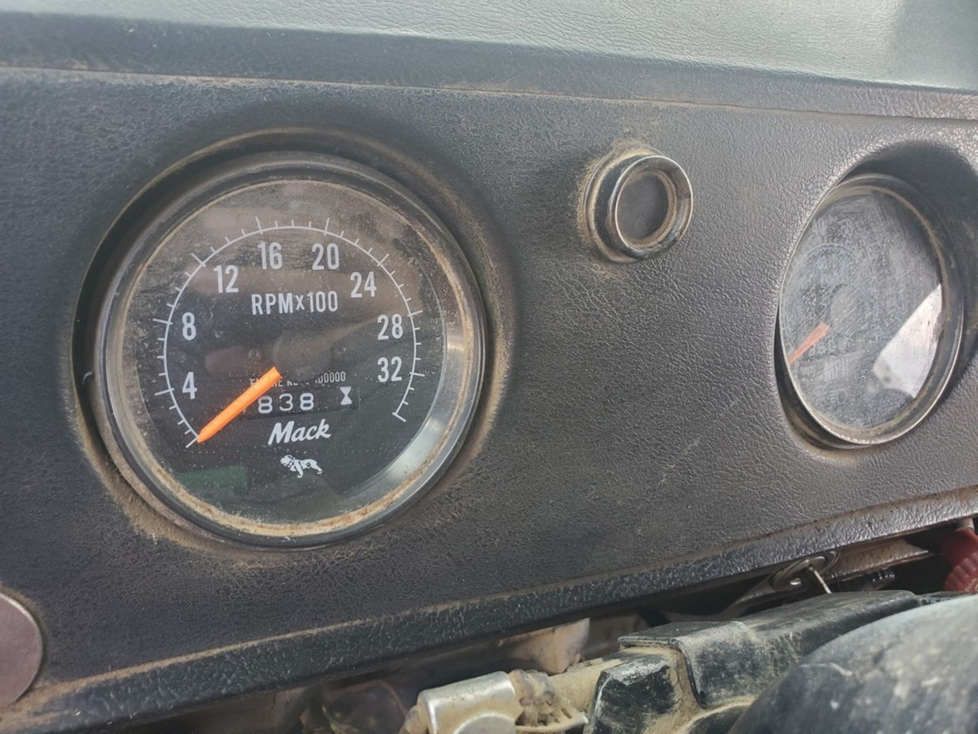1986 Mack R688ST Manure Truck 'TITLE' - 736,027 Miles on Meter, Tandem Axle, Floaters, Diller 4500 - Image 16 of 53