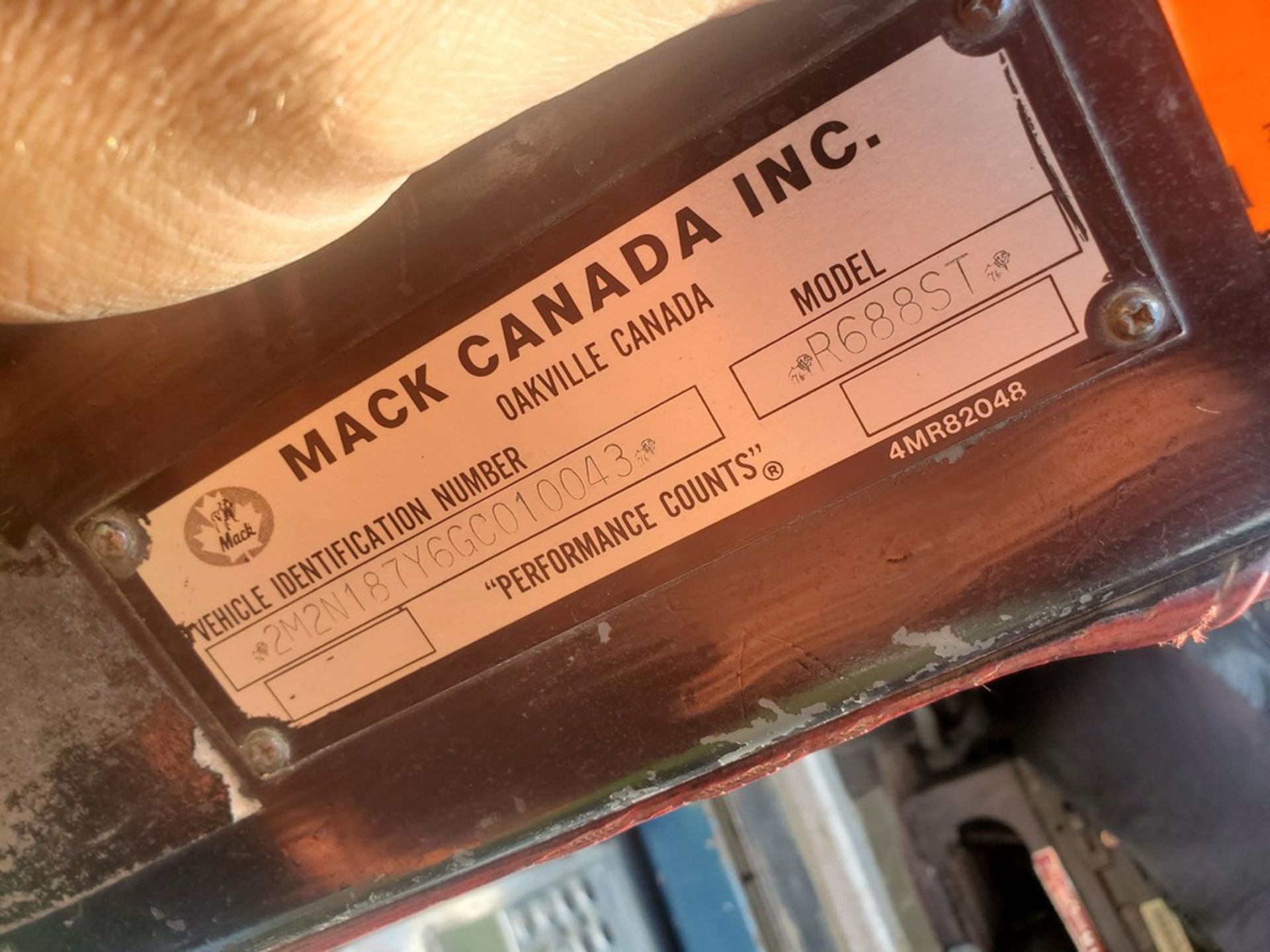 1986 Mack R688ST Manure Truck 'TITLE' - 736,027 Miles on Meter, Tandem Axle, Floaters, Diller 4500 - Image 21 of 53