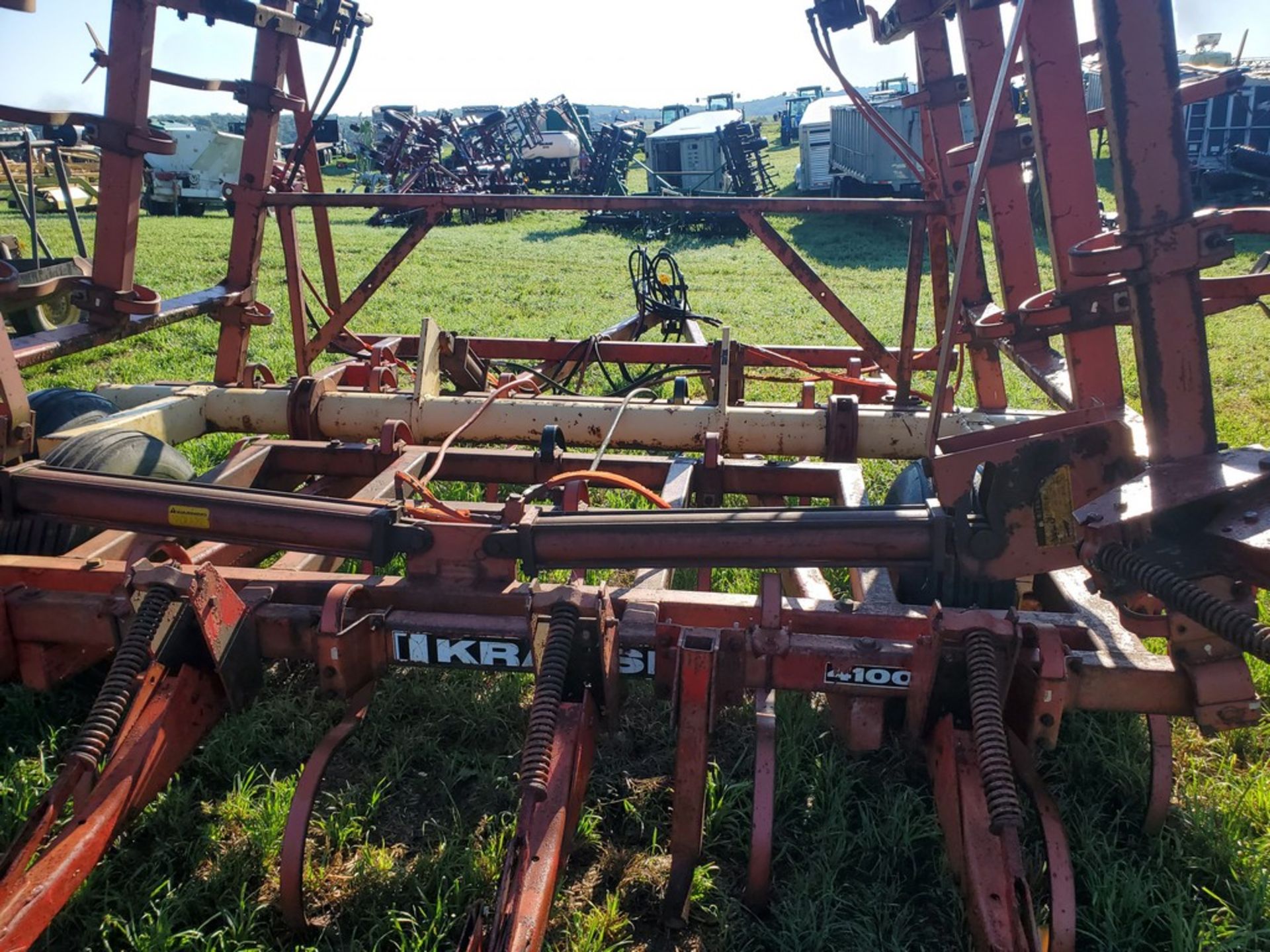 Krause 4100 Field Cultivator - 28ft, Hydraulic Fold, Hydraulic Transport, S-Tine, Clod Buster -- - Image 8 of 19