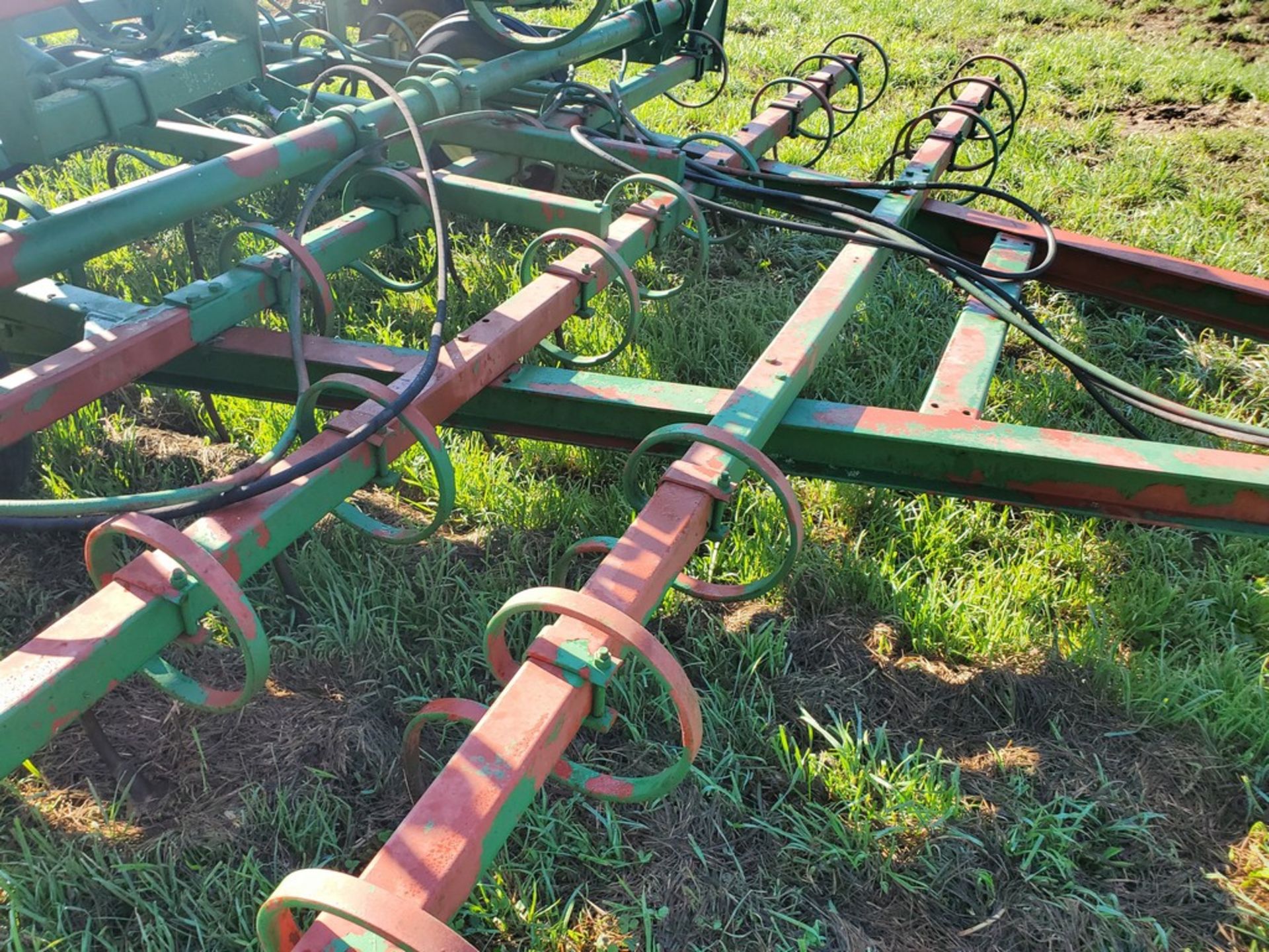 Field Cultivator - 22ft, S-Tine, Hydraulic Transport, Hydraulic Fold, Rolling Basket, -- Item - Image 14 of 17