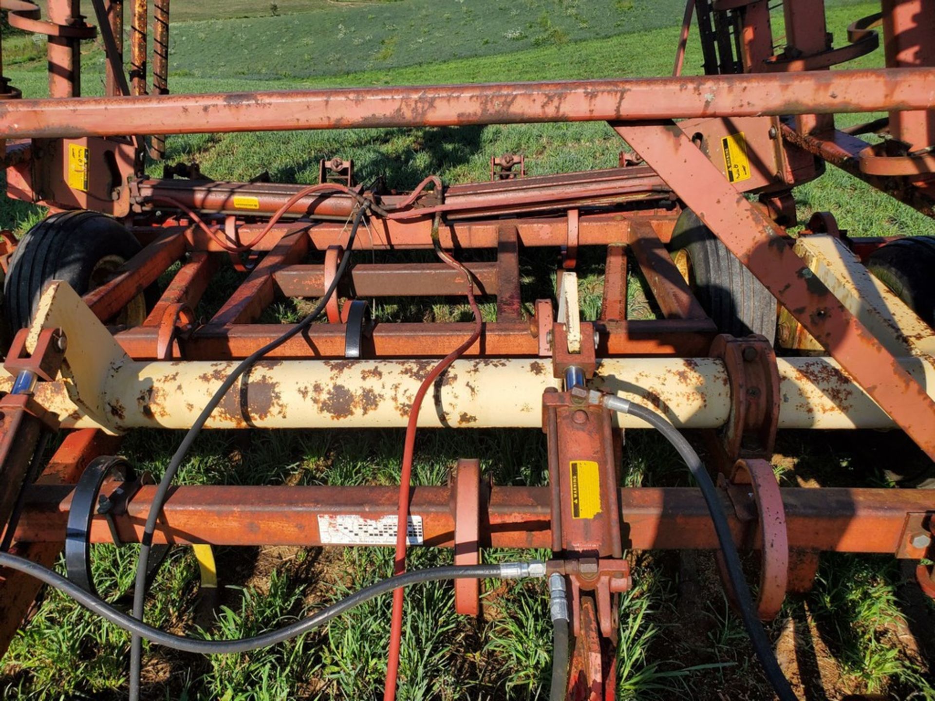 Krause 4100 Field Cultivator - 28ft, Hydraulic Fold, Hydraulic Transport, S-Tine, Clod Buster -- - Image 15 of 19
