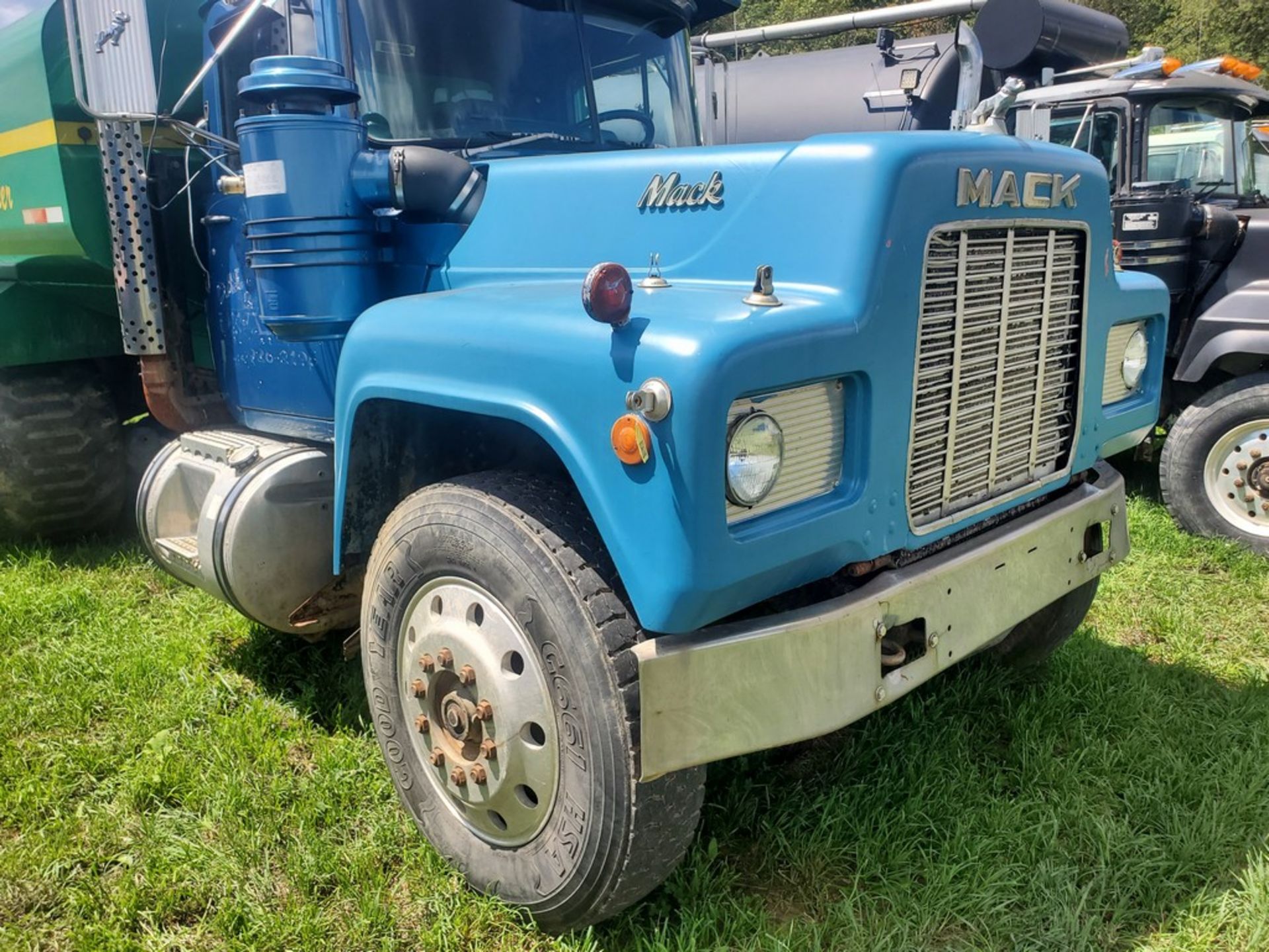 1986 Mack R688ST Manure Truck 'TITLE' - 736,027 Miles on Meter, Tandem Axle, Floaters, Diller 4500 - Image 2 of 53