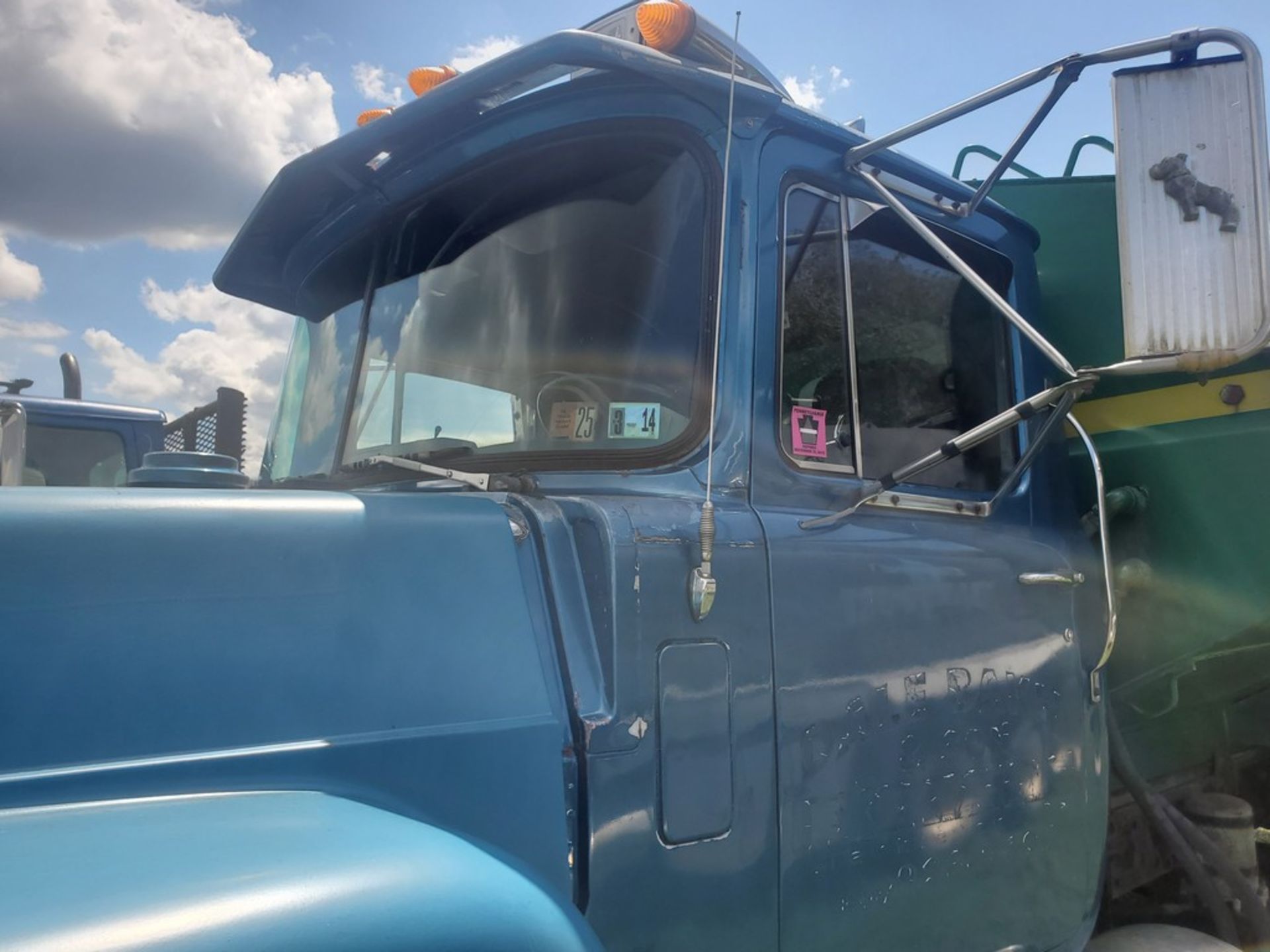 1986 Mack R688ST Manure Truck 'TITLE' - 736,027 Miles on Meter, Tandem Axle, Floaters, Diller 4500 - Image 8 of 53