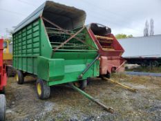 John Deere 716A Forage Wagon