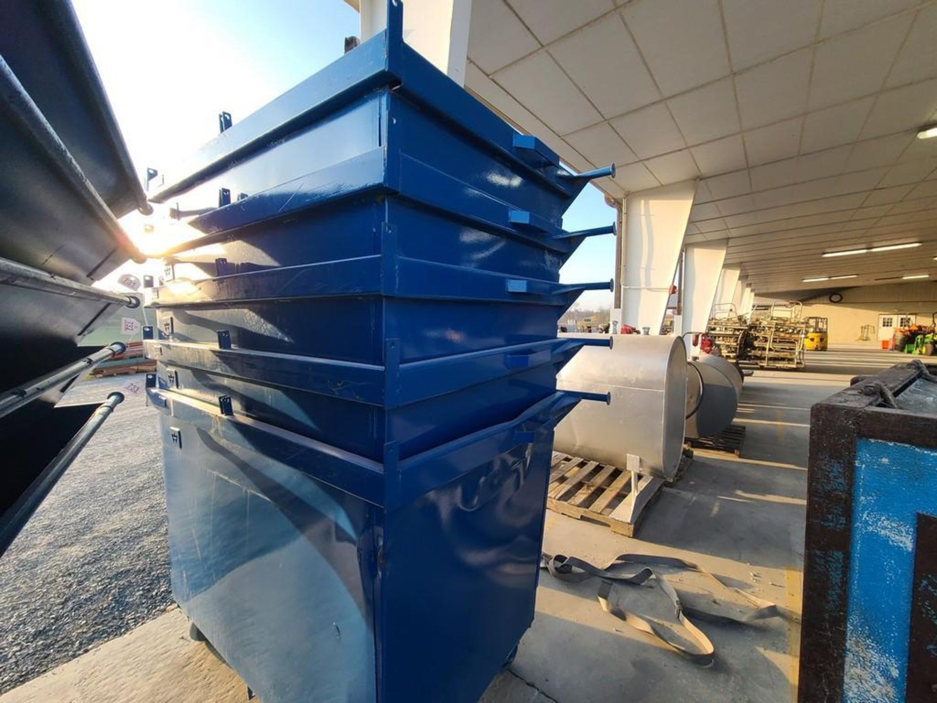 Dumpster On Wheels - Image 13 of 17