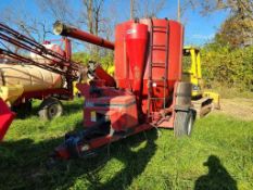 Case IH 1250 Grinder Mixer