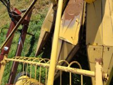 New Holland 824 Corn Head