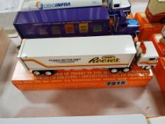 Winross Truck Tractor With Van Trailer