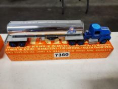 Winross Truck Tractor With Tank Trailer