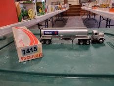Winross Truck Tractor With Tank Trailer