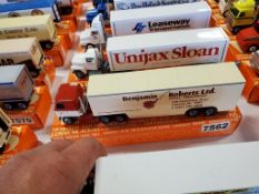 Winross Truck Tractor With Van Trailer