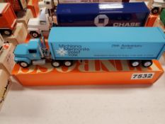 Winross Truck Tractor With Van Trailer