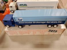 Winross Truck Tractor With Van Trailer