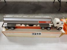 Winross Truck Tractor With Tank Trailer