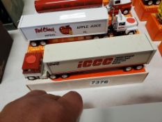 Winross Truck Tractor With Van Trailer