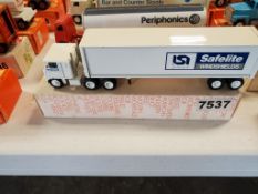 Winross Truck Tractor With Van Trailer