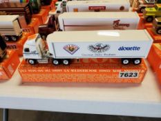 Winross Truck Tractor With Van Trailer