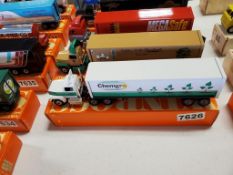 Winross Truck Tractor With Van Trailer