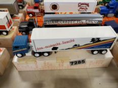 Winross Truck Tractor With Van Trailer